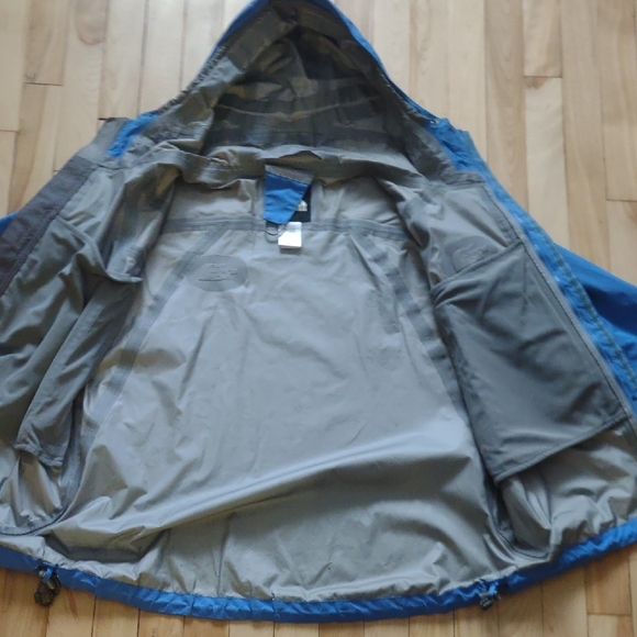 The North Face Women's Blue and Gray Raincoat - Picture 15 of 16